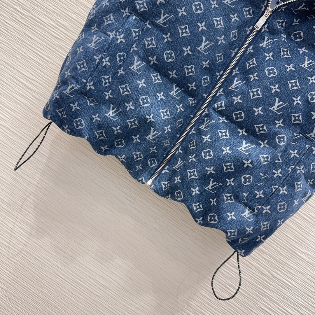 🛍️ Louis Vuitt*o 👑2025FW新款马甲羽绒服 90鹅绒 整体保暖效果拉满，短款常规羽绒