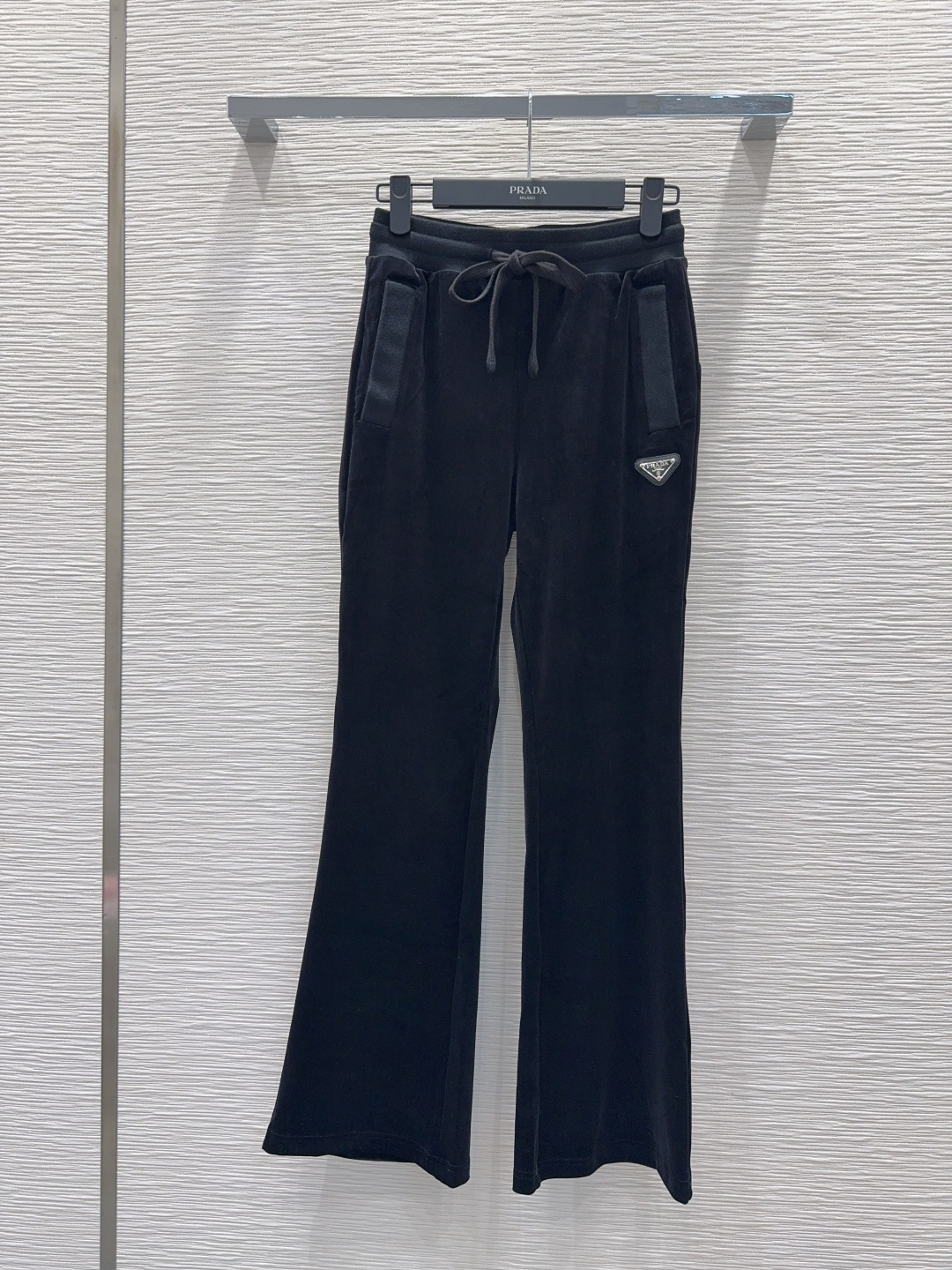 🛍️ Prad* 👑2025FW新款 人人都能驾驭的丝绒套装。高密度时髦休闲风 Vintage帅气 中古