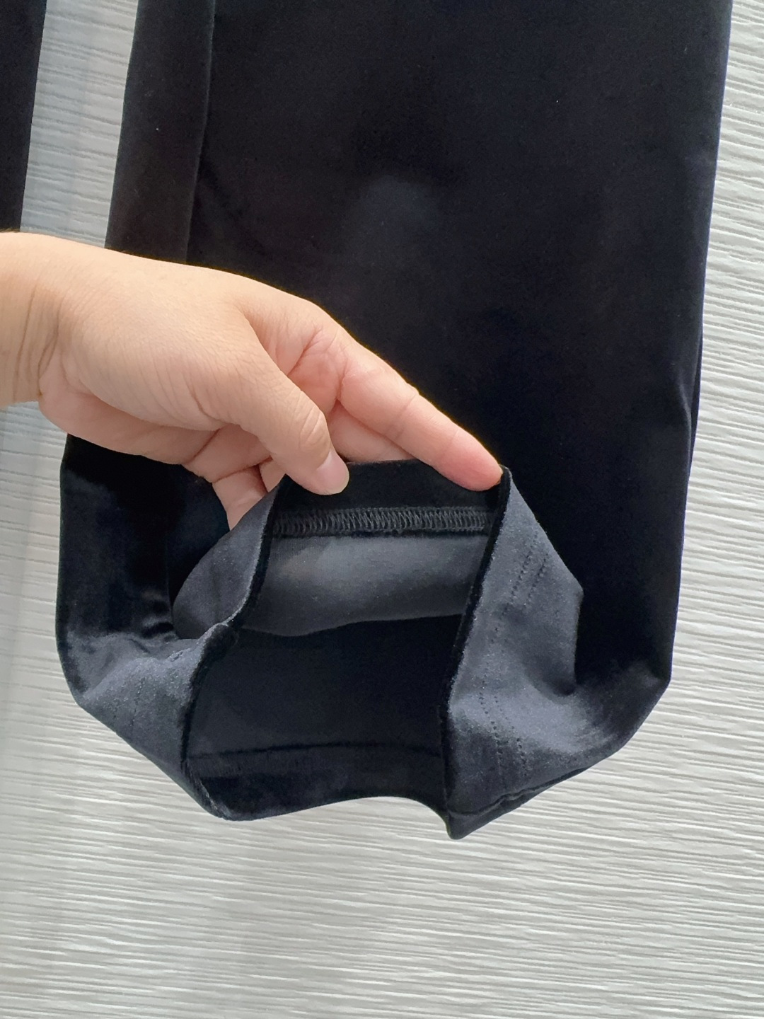 🛍️ Prad* 👑2025FW新款 人人都能驾驭的丝绒套装。高密度时髦休闲风 Vintage帅气 中古