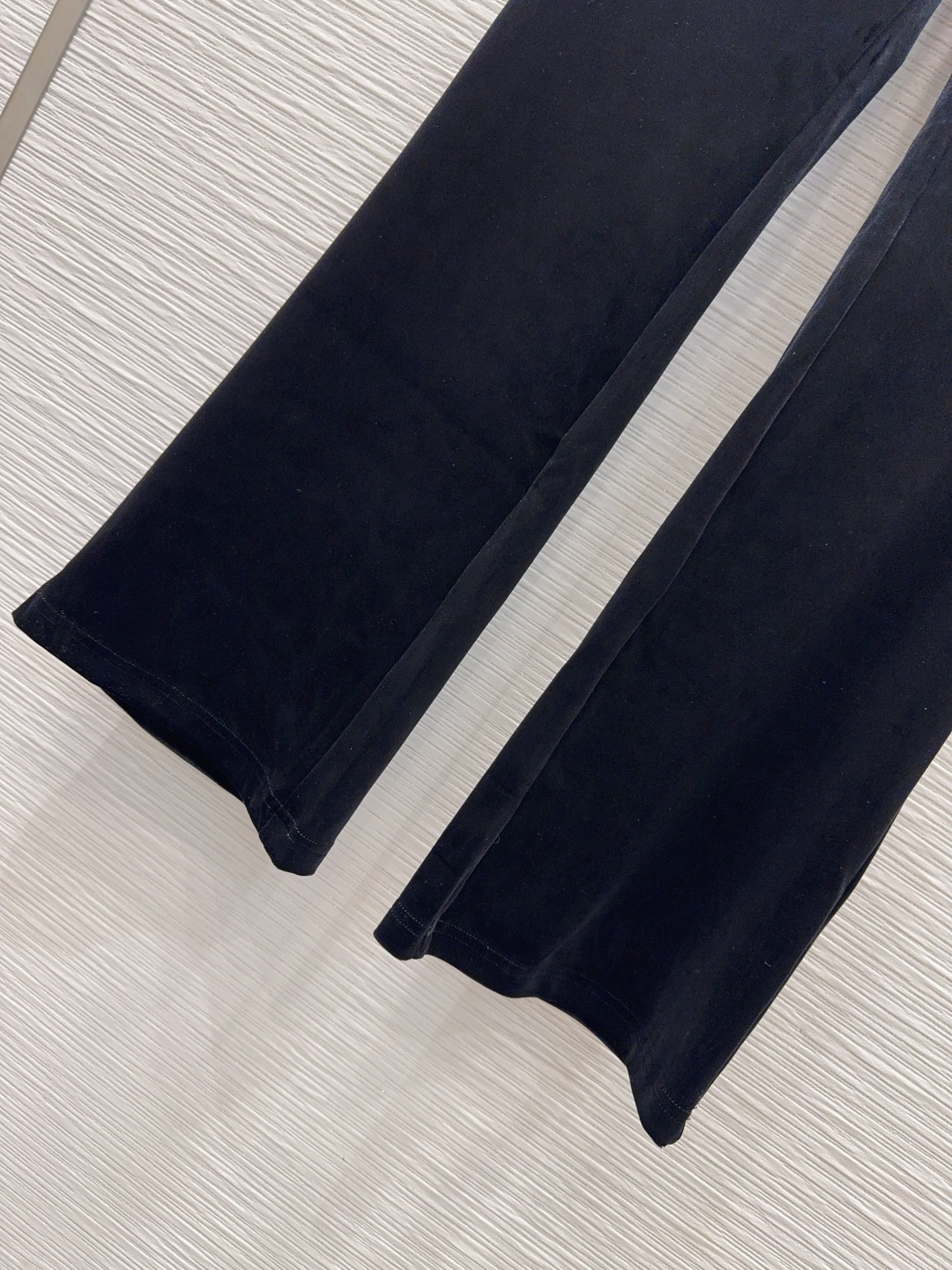 🛍️ Prad* 👑2025FW新款 人人都能驾驭的丝绒套装。高密度时髦休闲风 Vintage帅气 中古