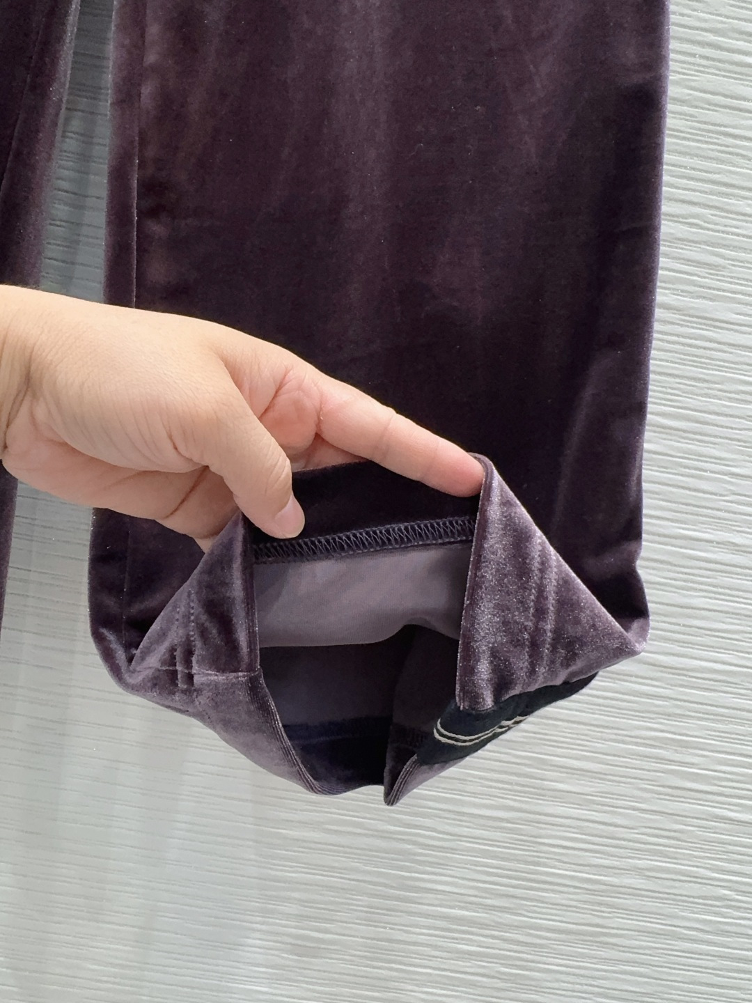 🛍️ Miu Mi* 👑2025FW新款 人人都能驾驭的丝绒套装。高密度时髦休闲风 Vintage帅气 