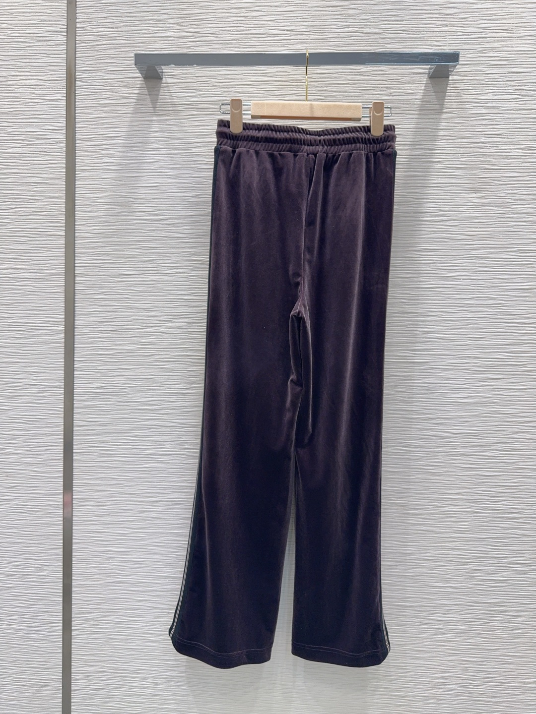 🛍️ Miu Mi* 👑2025FW新款 人人都能驾驭的丝绒套装。高密度时髦休闲风 Vintage帅气 