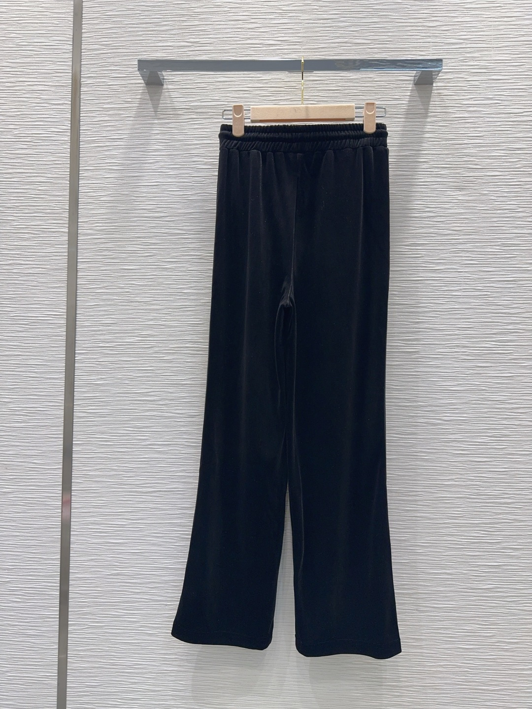 🛍️ Miu Mi* 👑2025FW新款 人人都能驾驭的丝绒套装。高密度时髦休闲风 Vintage帅气 