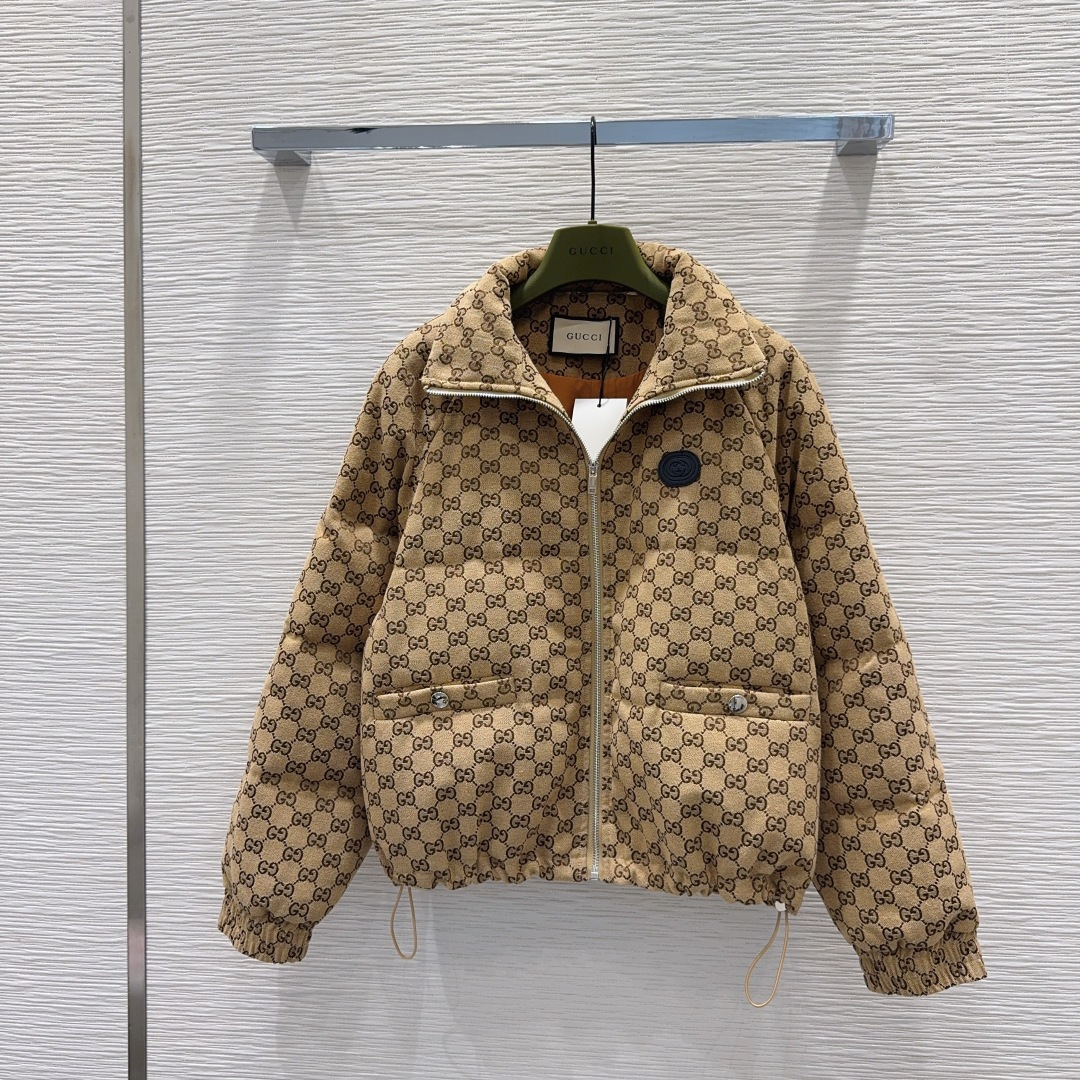 🛍️Gucc*👑2025FW新款羽绒服 填充物：90%白鹅绒 非常高级的进口高密度质地 提花面料 仔细看
