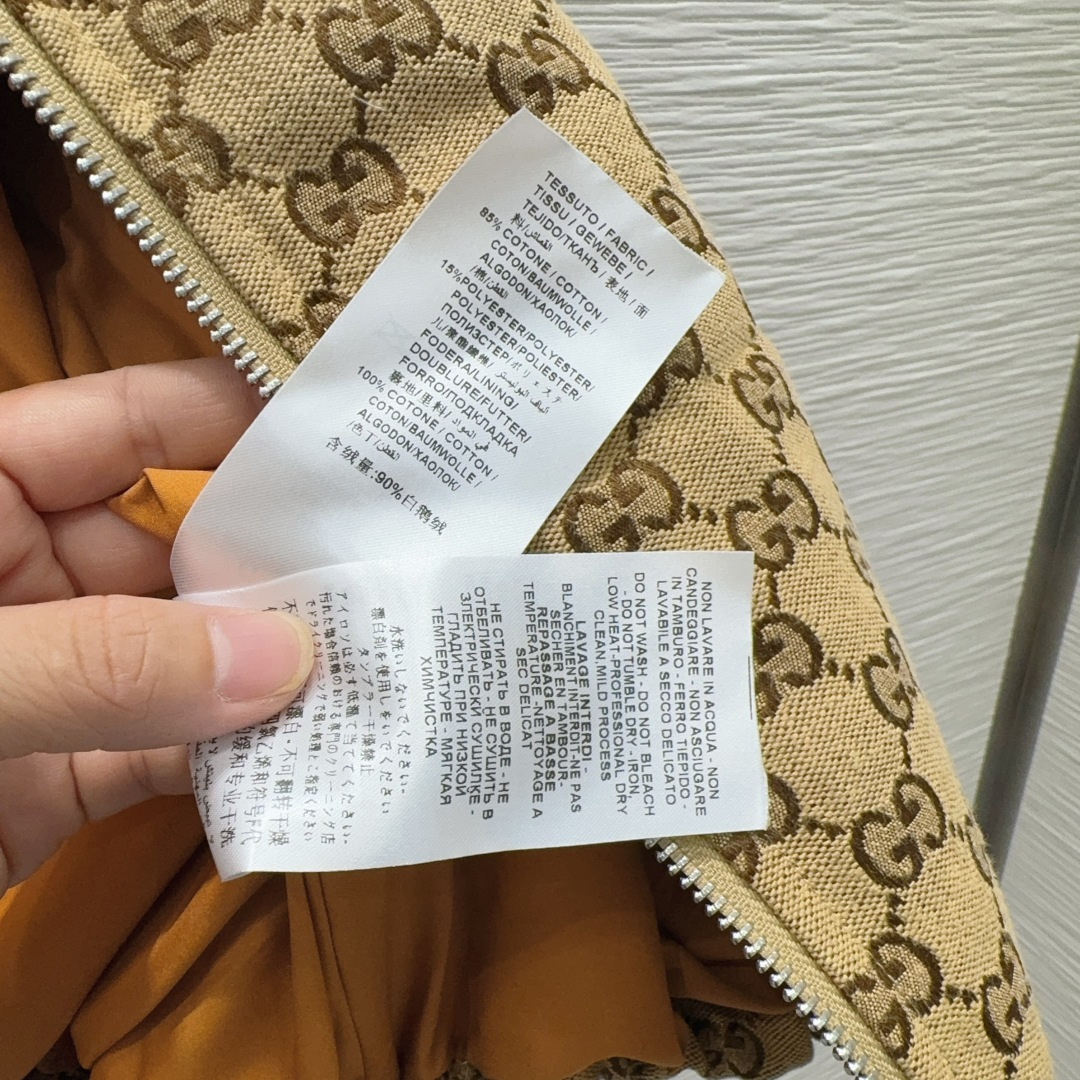 🛍️Gucc*👑2025FW新款羽绒服 填充物：90%白鹅绒 非常高级的进口高密度质地 提花面料 仔细看