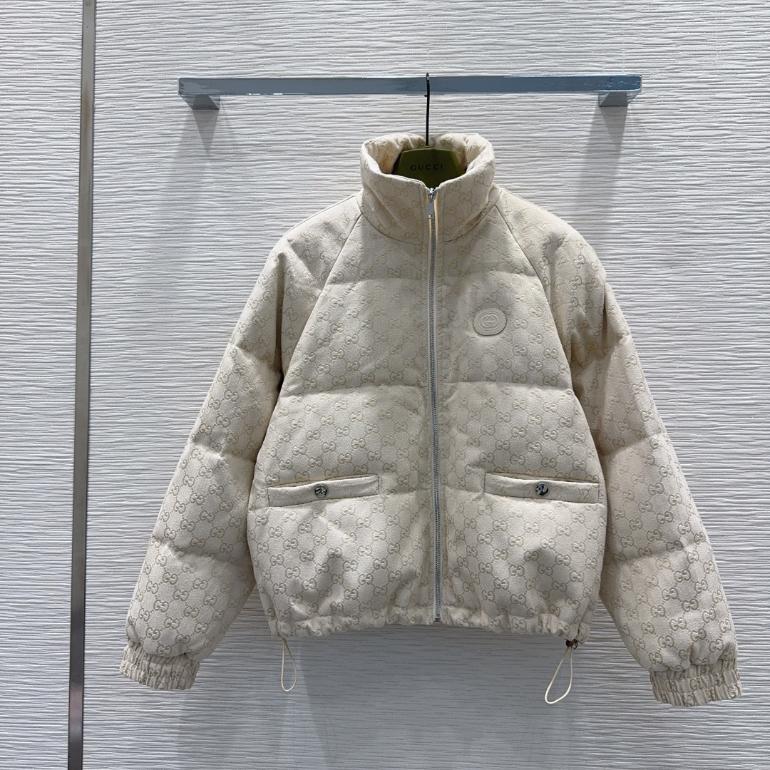 🛍️Gucc*👑2025FW新款羽绒服 填充物：90%白鹅绒 非常高级的进口高密度质地 提花面料 仔细看