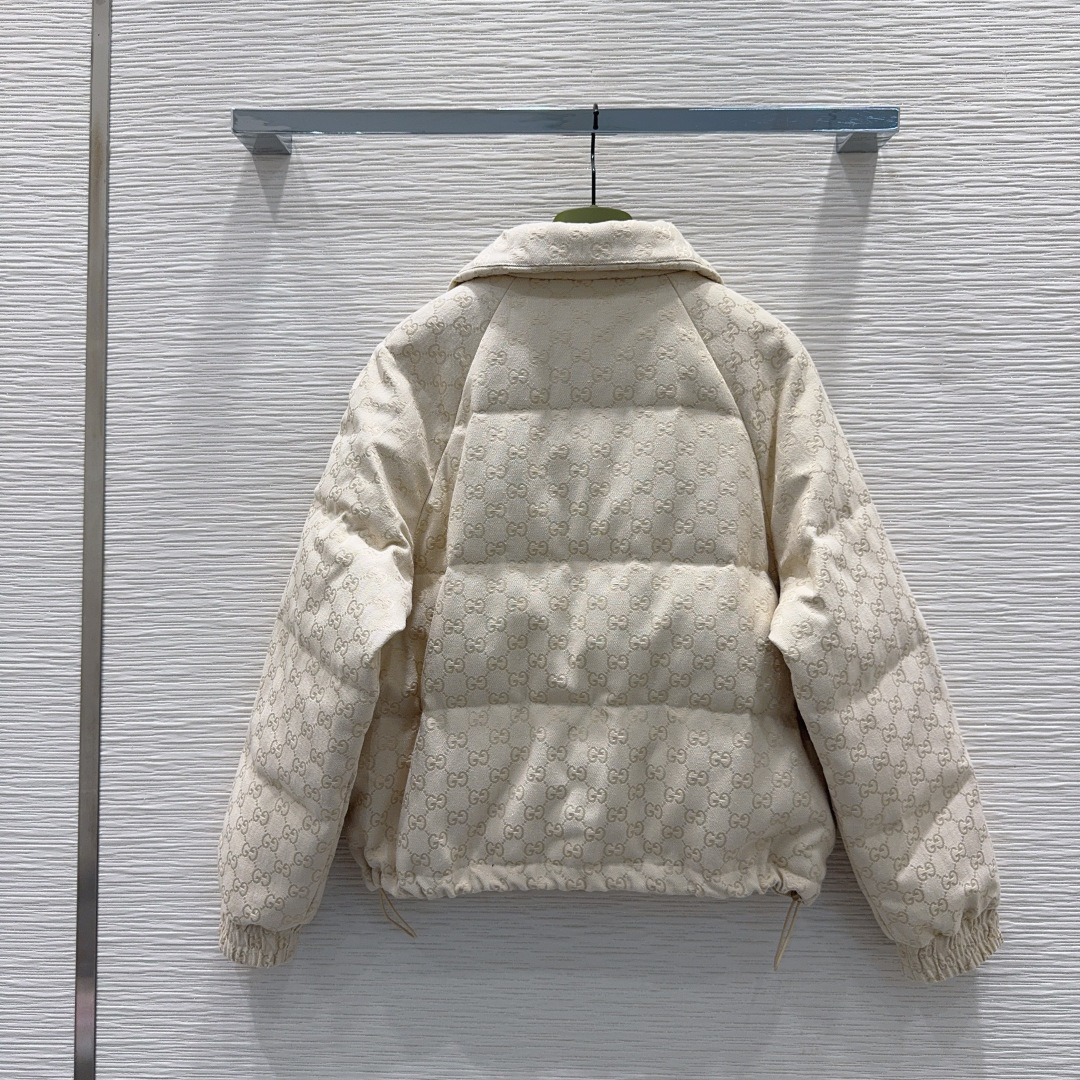 🛍️Gucc*👑2025FW新款羽绒服 填充物：90%白鹅绒 非常高级的进口高密度质地 提花面料 仔细看