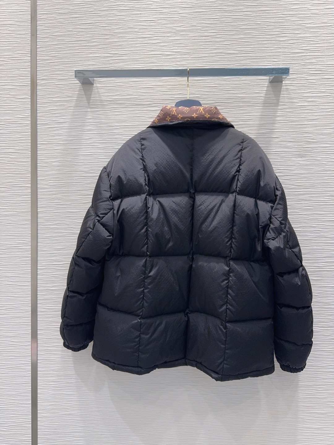 🛍️ Louis Vuitto* 👑2025FW新款羽绒外套 90鸭绒 整体保暖效果拉满，常规款羽绒服 