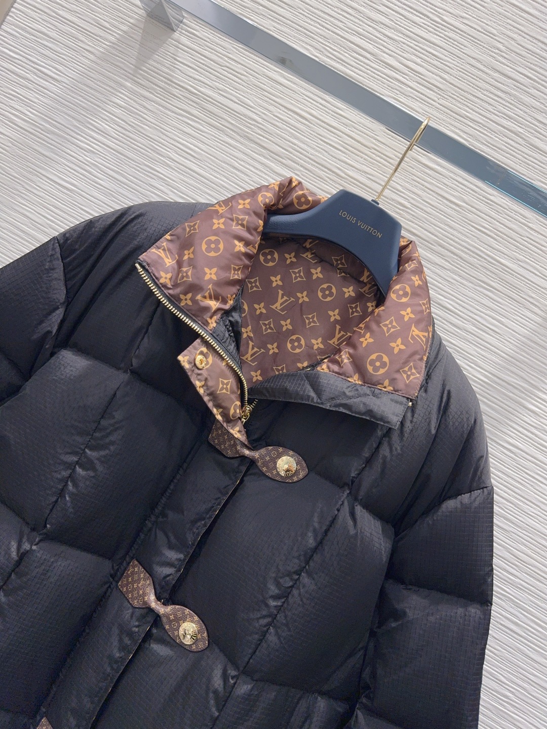 🛍️ Louis Vuitto* 👑2025FW新款羽绒外套 90鸭绒 整体保暖效果拉满，常规款羽绒服 