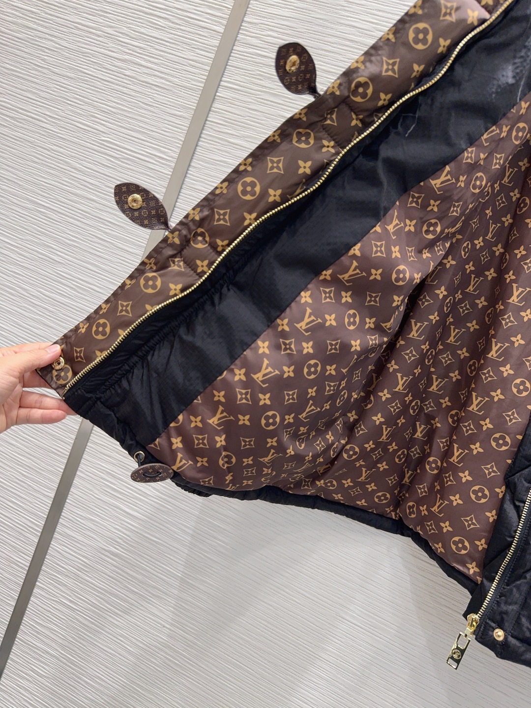 🛍️ Louis Vuitto* 👑2025FW新款羽绒外套 90鸭绒 整体保暖效果拉满，常规款羽绒服 