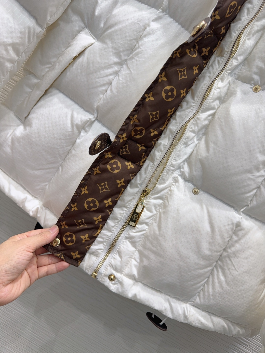 🛍️ Louis Vuitto* 👑2025FW新款羽绒外套 90鸭绒 整体保暖效果拉满，常规款羽绒服 