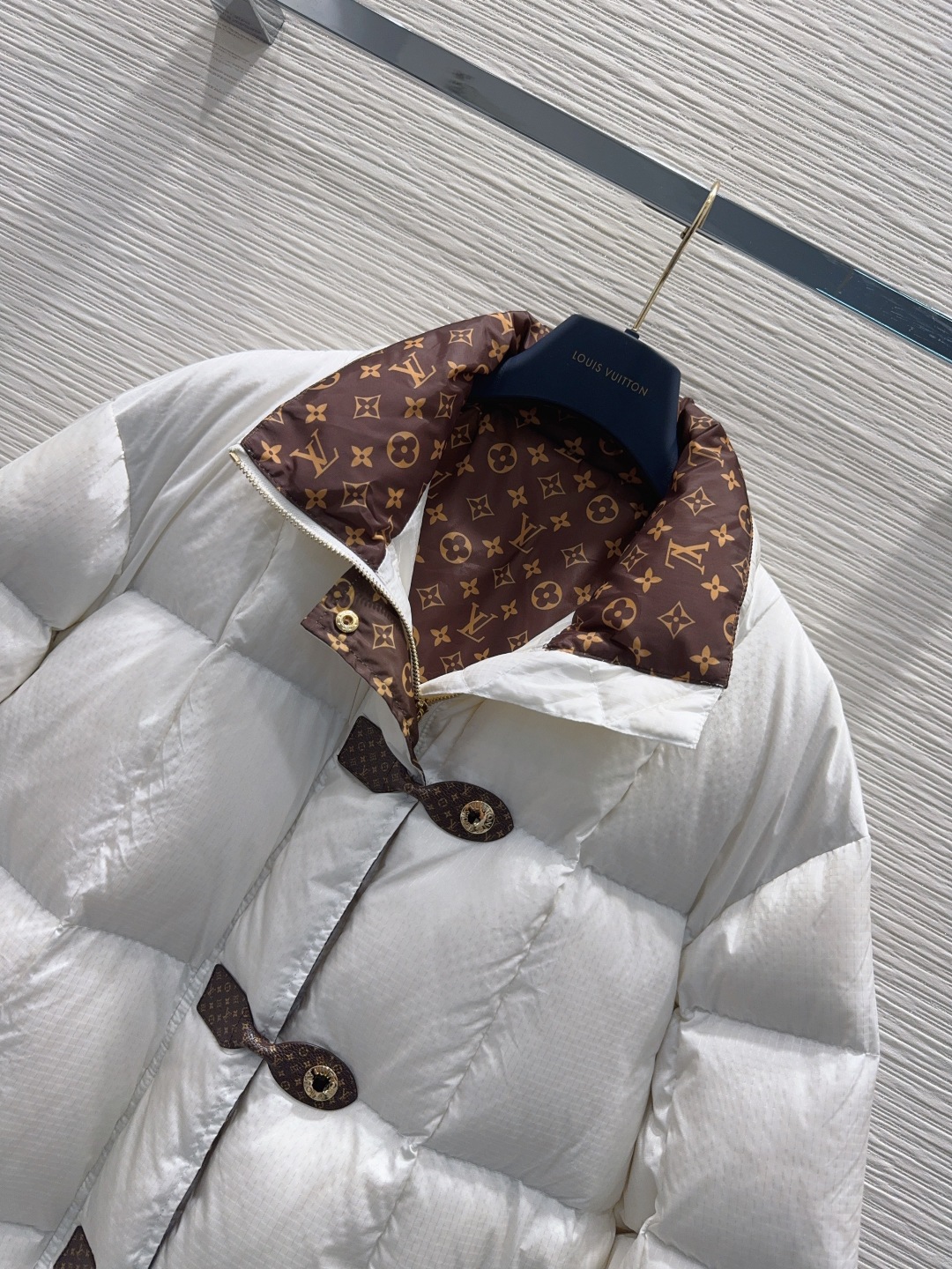 🛍️ Louis Vuitto* 👑2025FW新款羽绒外套 90鸭绒 整体保暖效果拉满，常规款羽绒服 