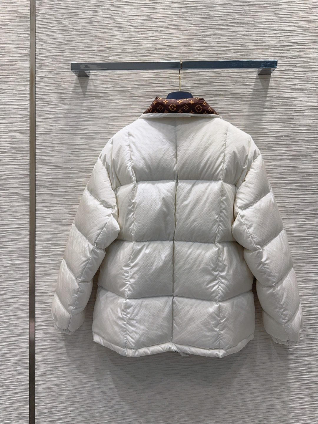 🛍️ Louis Vuitto* 👑2025FW新款羽绒外套 90鸭绒 整体保暖效果拉满，常规款羽绒服 