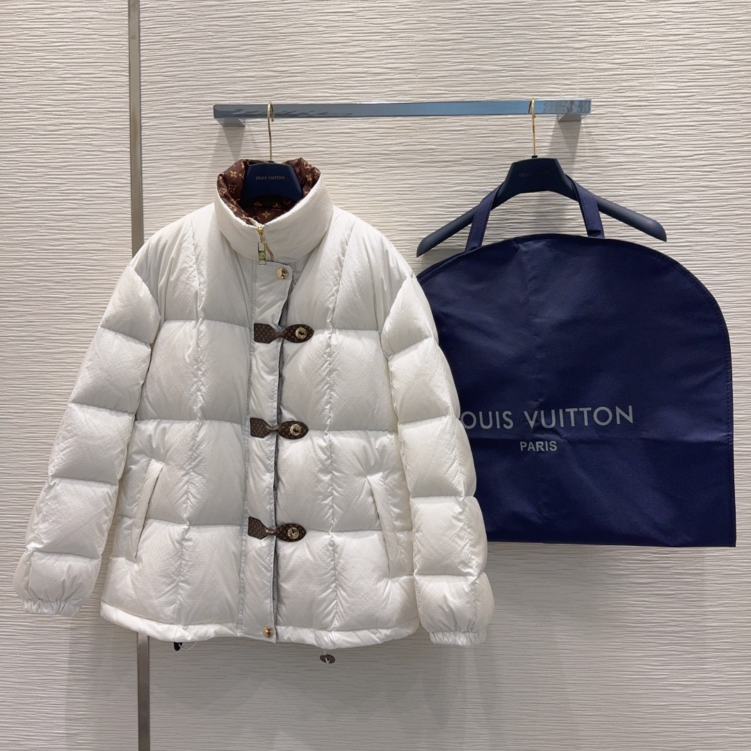 🛍️ Louis Vuitto* 👑2025FW新款羽绒外套 90鸭绒 整体保暖效果拉满，常规款羽绒服 