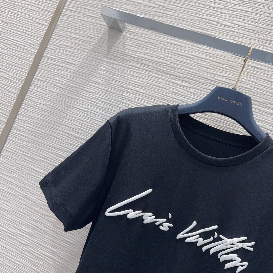 🛍️Louis Vuitto*👑2025FW新款T恤 密度很高手感超好 真的费劲心血的一款!!细节完美常