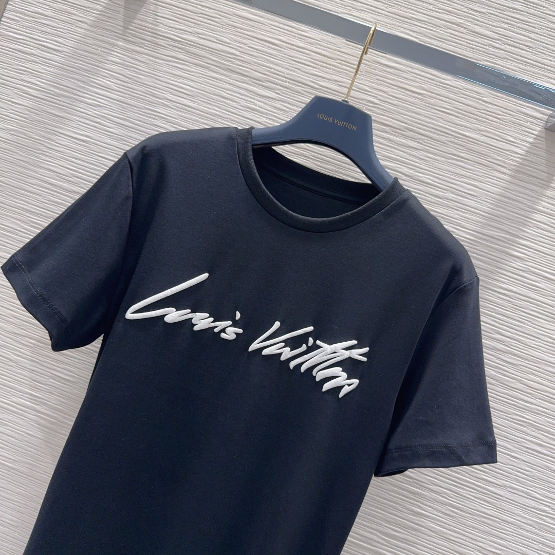 🛍️Louis Vuitto*👑2025FW新款T恤 密度很高手感超好 真的费劲心血的一款!!细节完美常