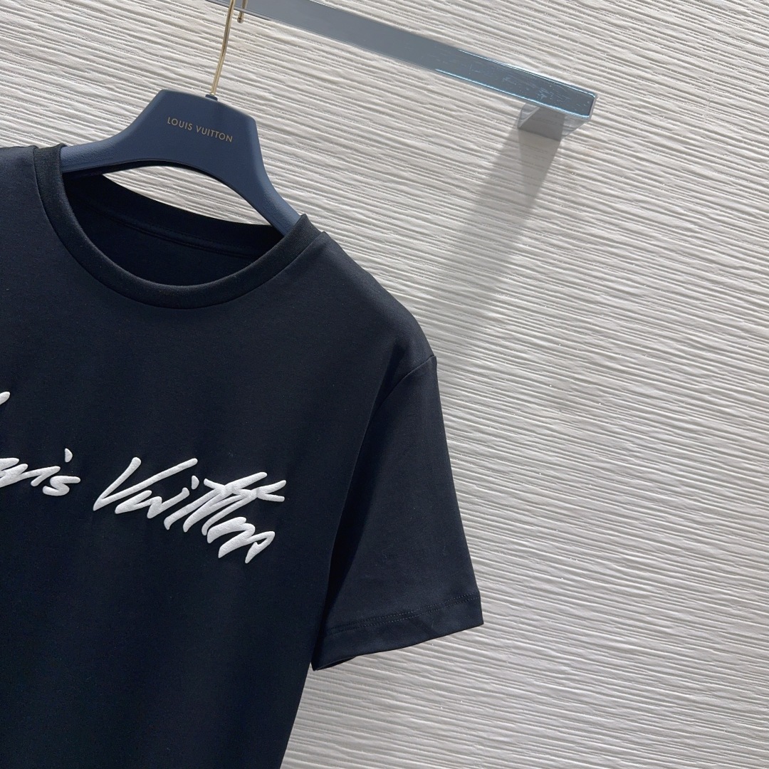 🛍️Louis Vuitto*👑2025FW新款T恤 密度很高手感超好 真的费劲心血的一款!!细节完美常