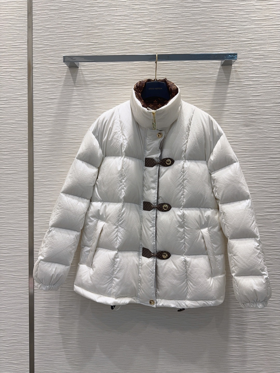 🛍️ Louis Vuitto* 👑2025FW新款羽绒外套 90鸭绒 整体保暖效果拉满，常规款羽绒服 