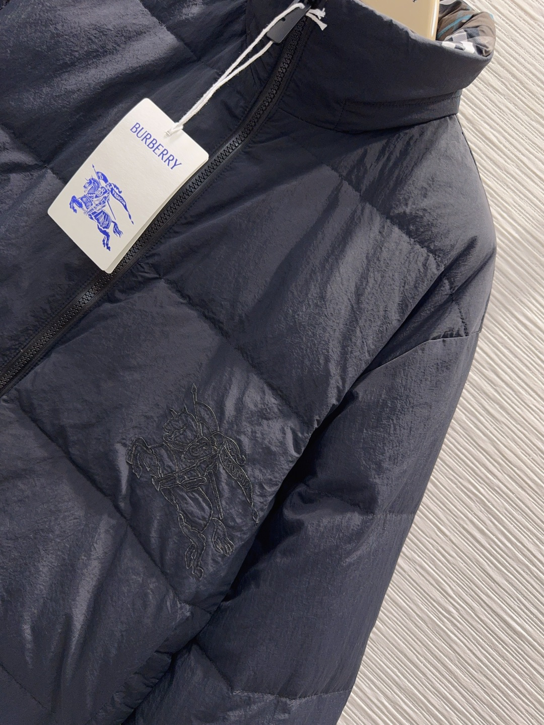 🛍️Burberr*👑2025FW新款羽绒服 填充物：鹅绒 非常高级的进口高密度质地 仔细看细节 最具特