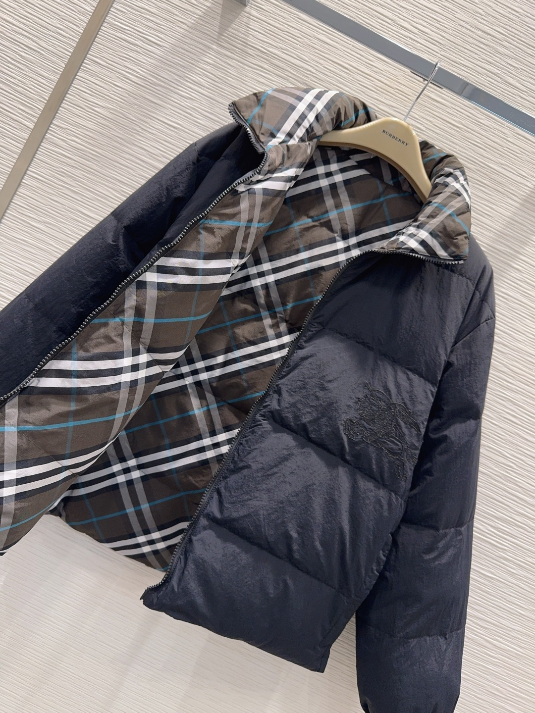 🛍️Burberr*👑2025FW新款羽绒服 填充物：鹅绒 非常高级的进口高密度质地 仔细看细节 最具特