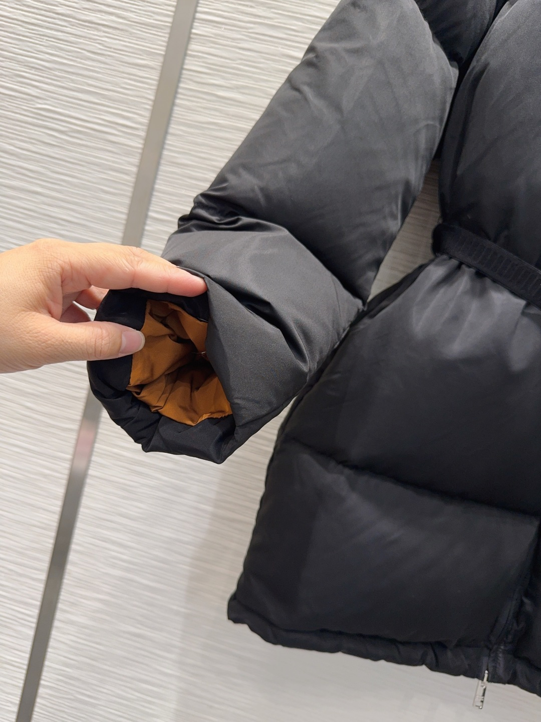 🛍️ Prad* 👑2025FW新款羽绒服 整体保暖效果拉满，常规款羽绒服 休闲时尚，经典logo完美点