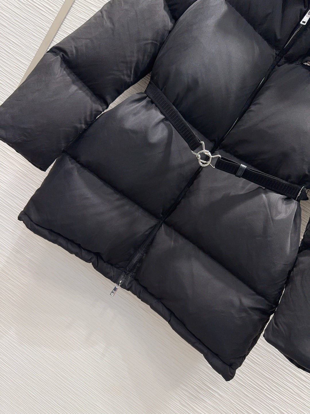 🛍️ Prad* 👑2025FW新款羽绒服 整体保暖效果拉满，常规款羽绒服 休闲时尚，经典logo完美点