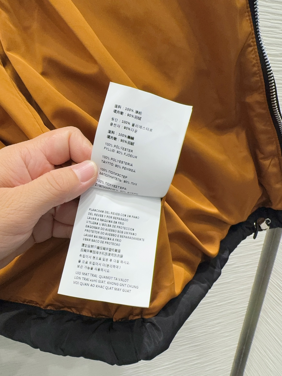 🛍️ Prad* 👑2025FW新款羽绒服 整体保暖效果拉满，常规款羽绒服 休闲时尚，经典logo完美点