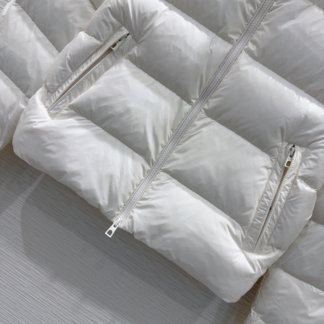 🛍️Moncle*👑2025FW新款羽绒服 整体保暖效果拉满，独特设计款羽绒服 休闲时尚，经典logo完