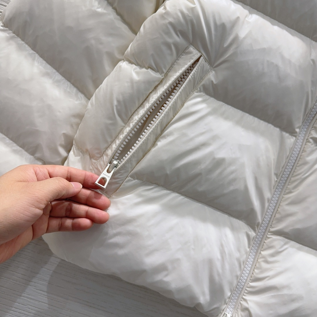 🛍️Moncle*👑2025FW新款羽绒服 整体保暖效果拉满，独特设计款羽绒服 休闲时尚，经典logo完