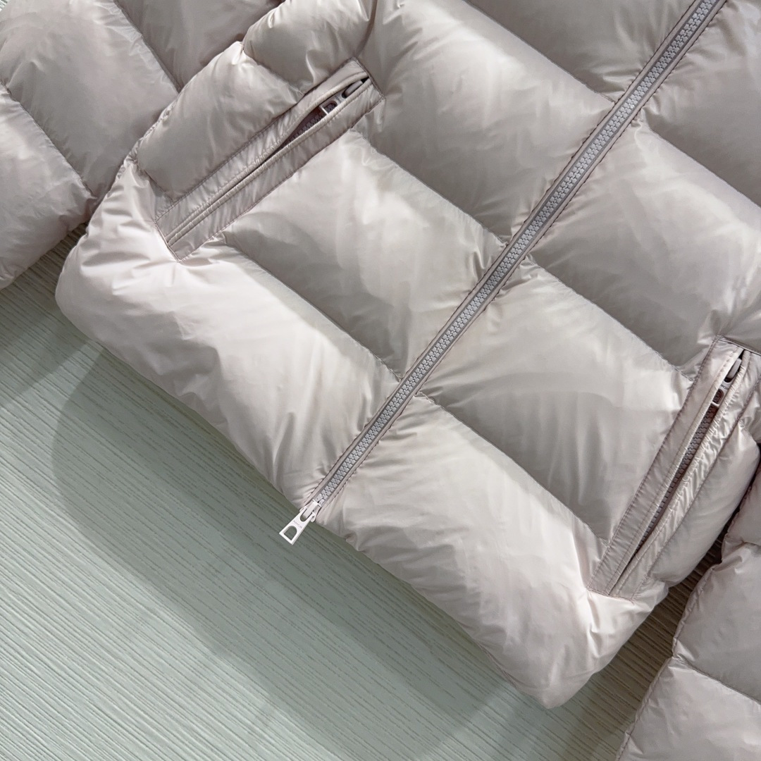 🛍️Moncle*👑2025FW新款羽绒服 整体保暖效果拉满，独特设计款羽绒服 休闲时尚，经典logo完