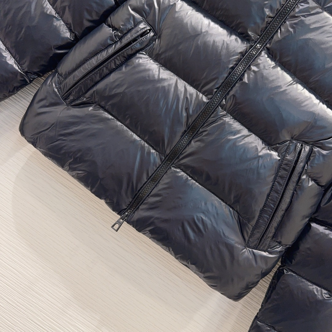 🛍️Moncle*👑2025FW新款羽绒服 整体保暖效果拉满，独特设计款羽绒服 休闲时尚，经典logo完