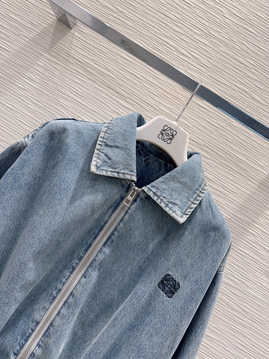 🛍️Loe w*e👑2025FW新款 高版出品~超时髦新款丹宁牛仔 酵洗个性色调上身又酷又飒爽 采用定制