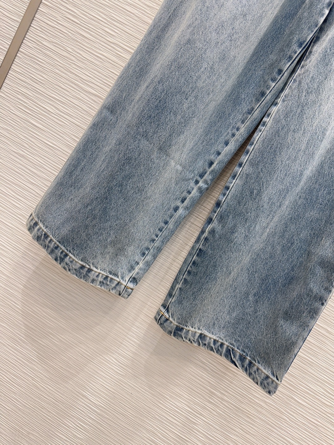 🛍️Loe w*e👑2025FW新款 高版出品~超时髦新款丹宁牛仔 酵洗个性色调上身又酷又飒爽 采用定制