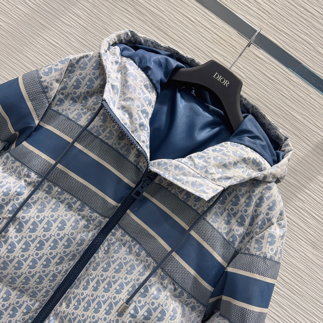 🛍️ Christian Dio* 👑2025FW新款羽绒外套 90白鸭绒 整体保暖效果拉满，常规款羽绒