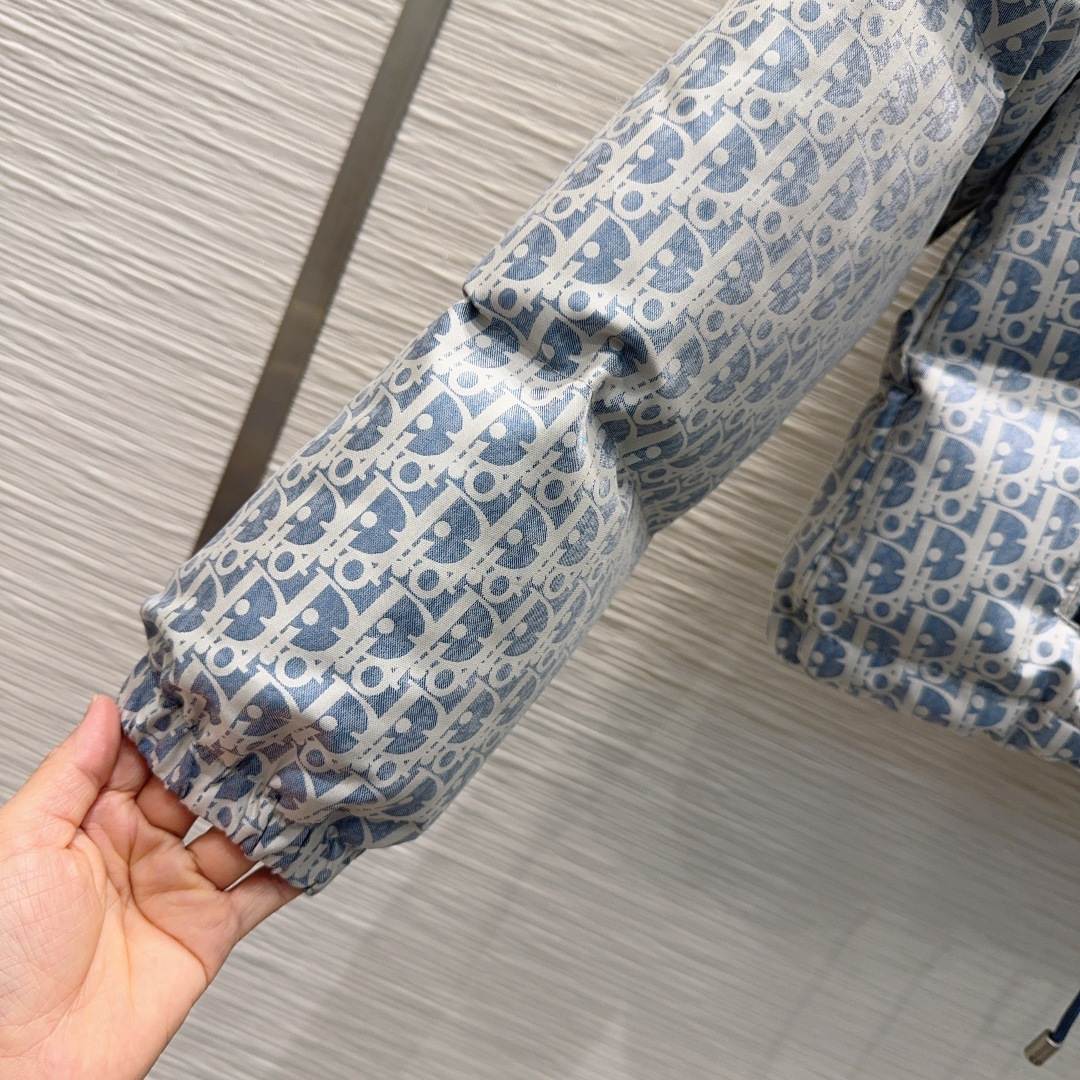 🛍️ Christian Dio* 👑2025FW新款羽绒外套 90白鸭绒 整体保暖效果拉满，常规款羽绒