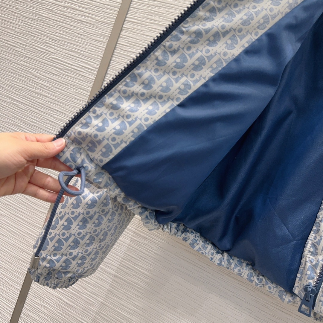 🛍️ Christian Dio* 👑2025FW新款羽绒外套 90白鸭绒 整体保暖效果拉满，常规款羽绒