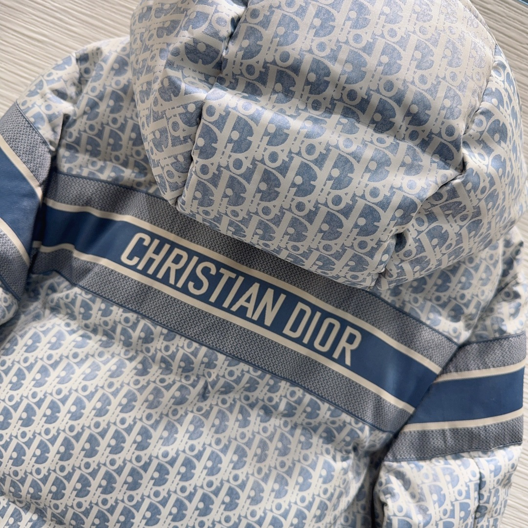 🛍️ Christian Dio* 👑2025FW新款羽绒外套 90白鸭绒 整体保暖效果拉满，常规款羽绒