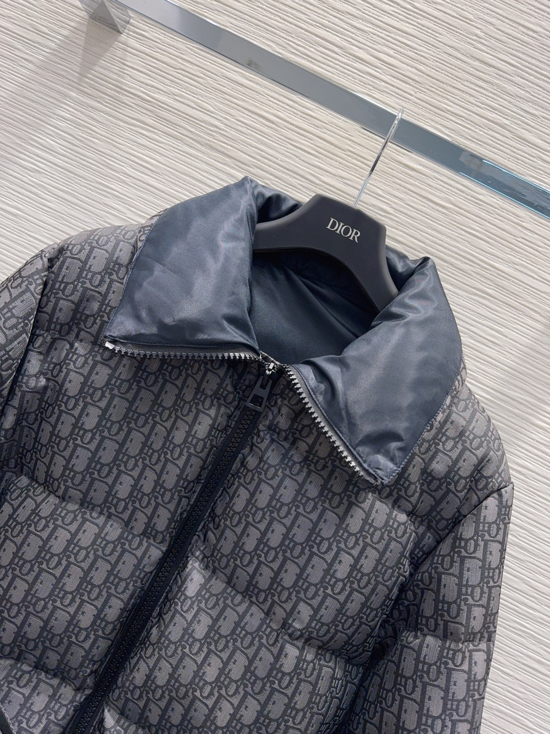 🛍️ Christian Dio* 👑2025FW新款羽绒外套 90白鸭绒 整体保暖效果拉满，常规款羽绒