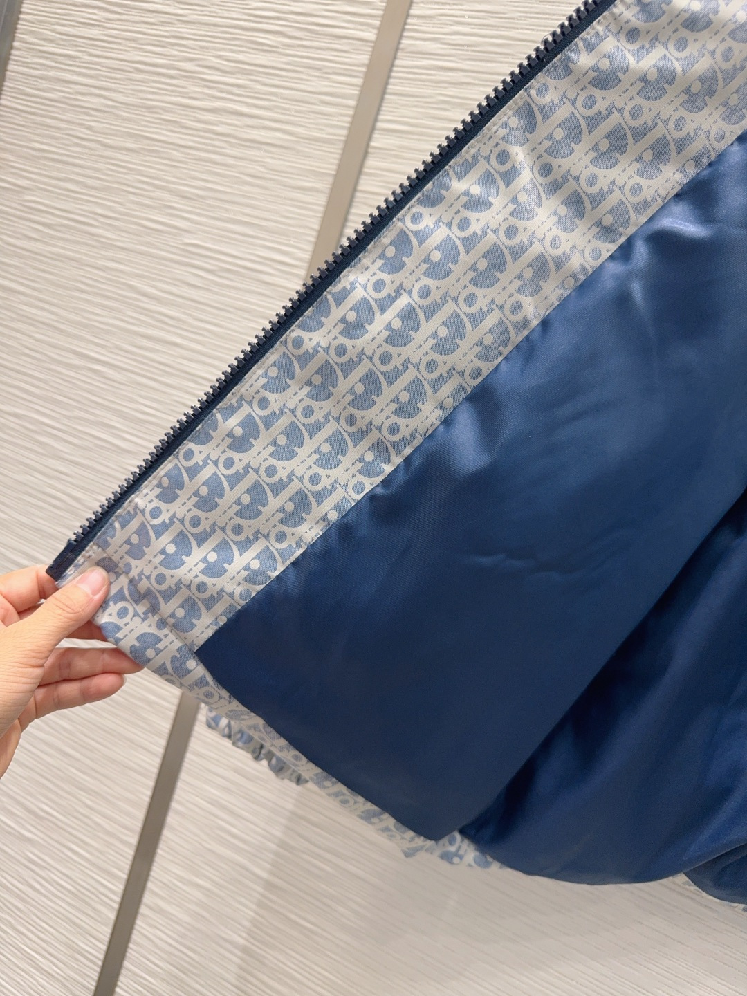 🛍️ Christian Dio* 👑2025FW新款羽绒外套 90白鸭绒 整体保暖效果拉满，常规款羽绒