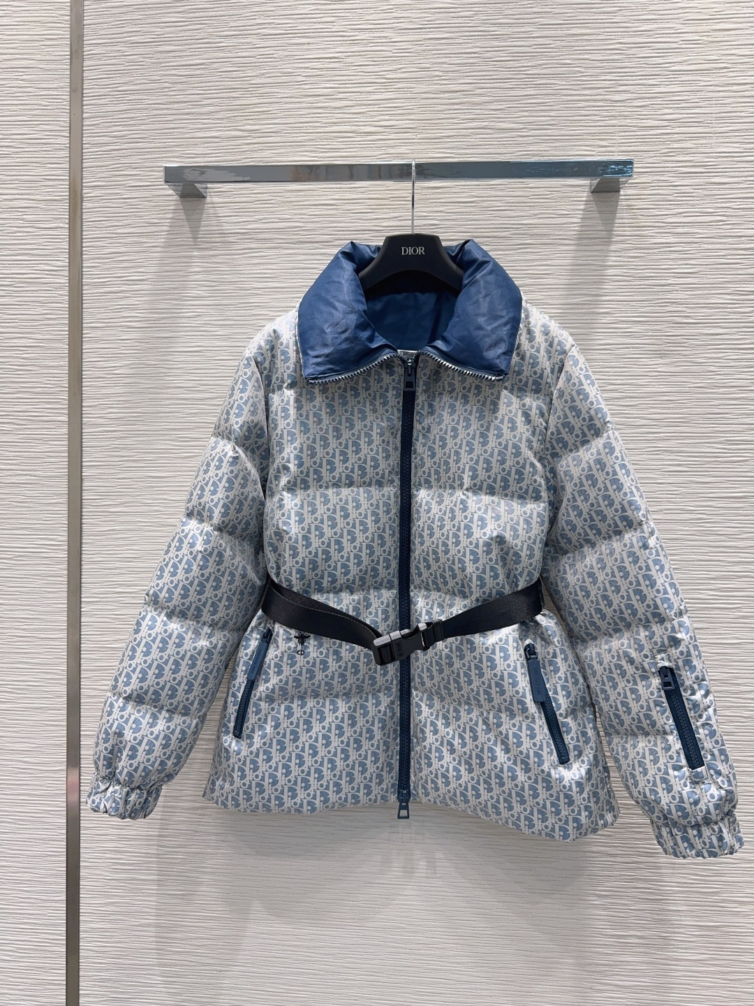 🛍️ Christian Dio* 👑2025FW新款羽绒外套 90白鸭绒 整体保暖效果拉满，常规款羽绒