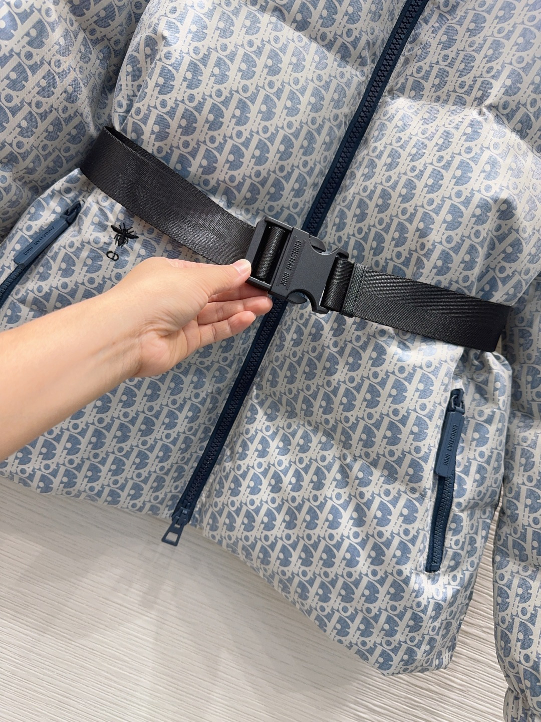 🛍️ Christian Dio* 👑2025FW新款羽绒外套 90白鸭绒 整体保暖效果拉满，常规款羽绒