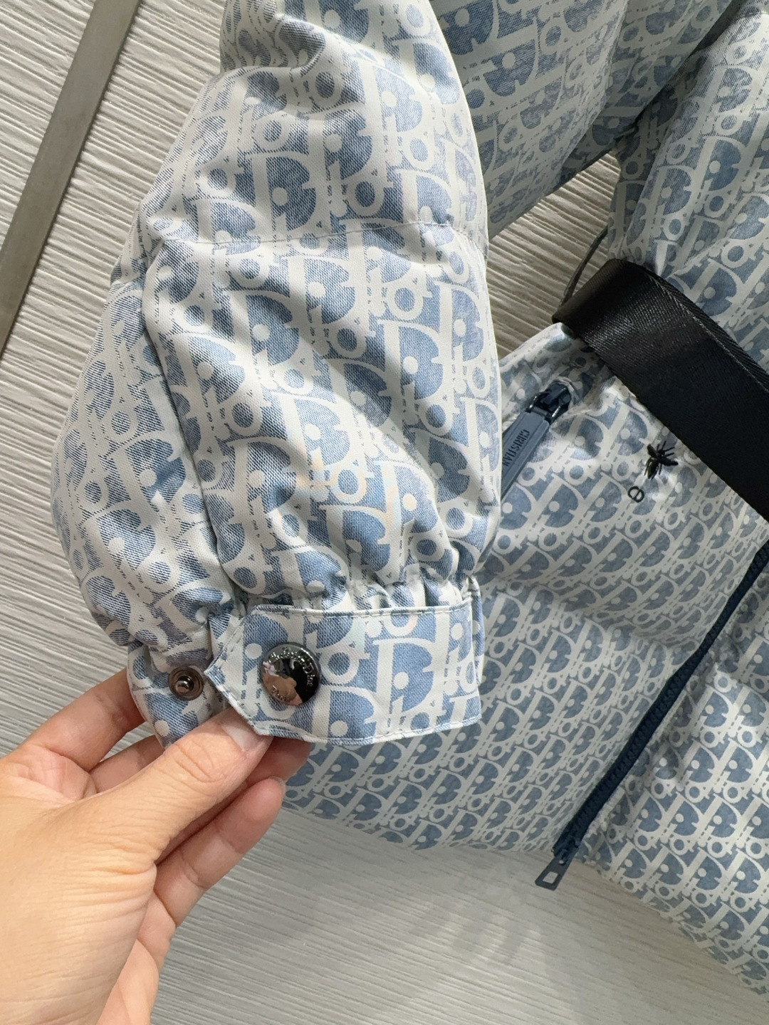 🛍️ Christian Dio* 👑2025FW新款羽绒外套 90白鸭绒 整体保暖效果拉满，常规款羽绒