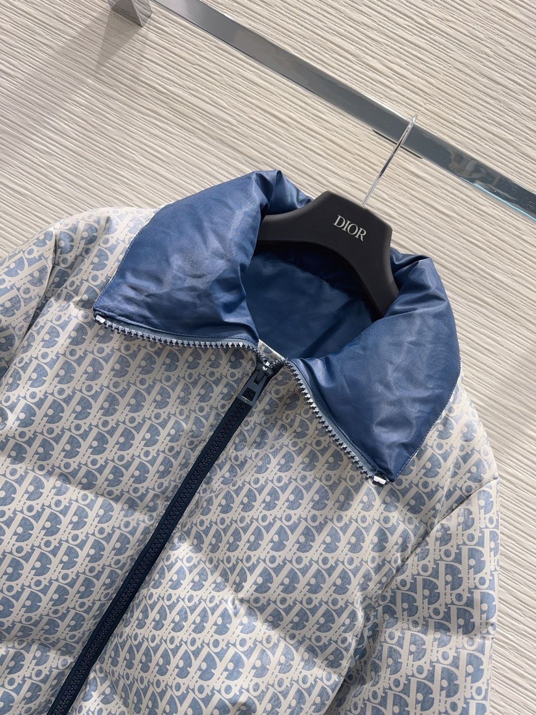 🛍️ Christian Dio* 👑2025FW新款羽绒外套 90白鸭绒 整体保暖效果拉满，常规款羽绒