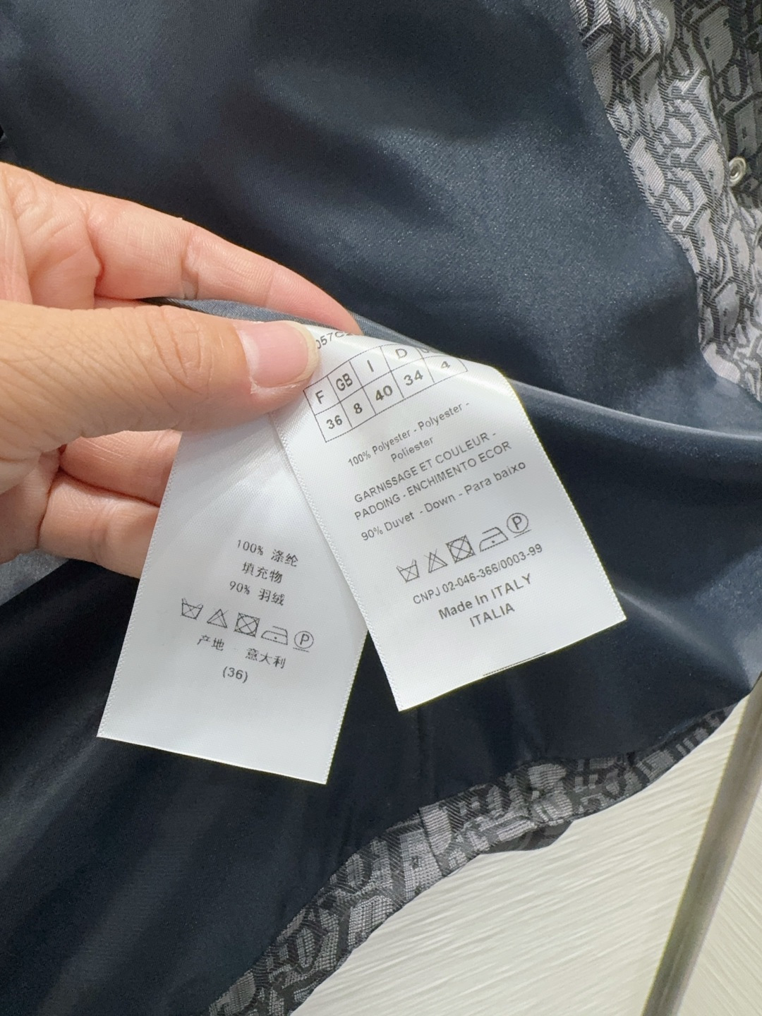 🛍️ Christian Dio* 👑2025FW新款羽绒马甲 90白鸭绒 整体保暖效果拉满，常规款羽绒