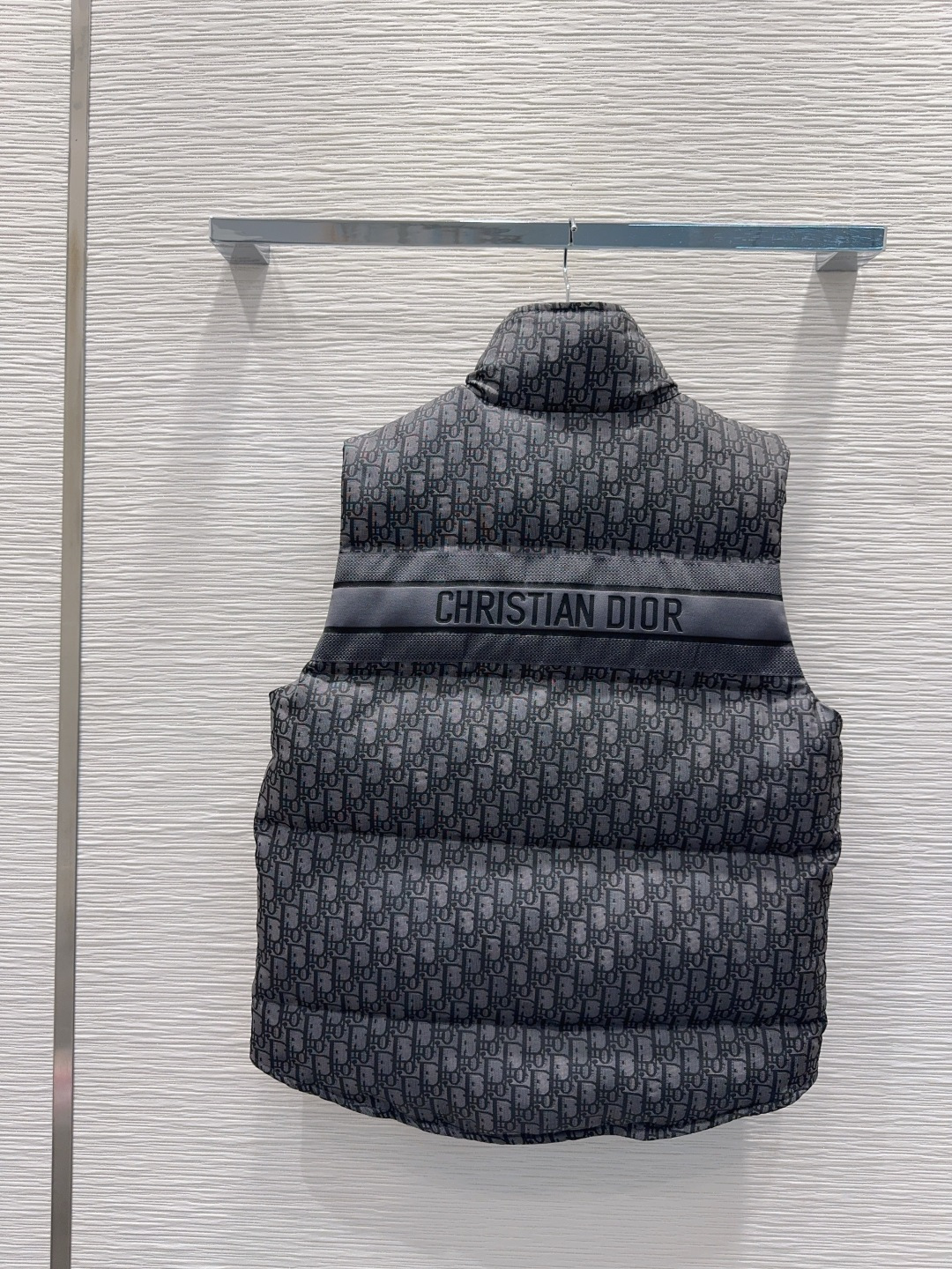 🛍️ Christian Dio* 👑2025FW新款羽绒马甲 90白鸭绒 整体保暖效果拉满，常规款羽绒