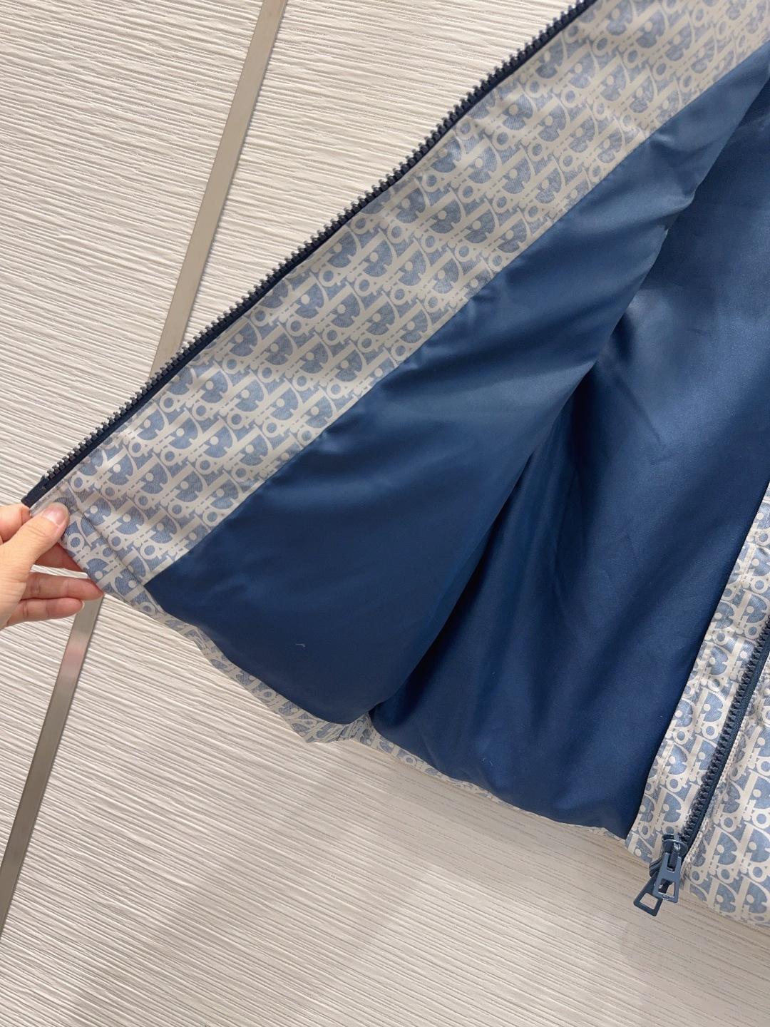 🛍️ Christian Dio* 👑2025FW新款羽绒马甲 90白鸭绒 整体保暖效果拉满，常规款羽绒