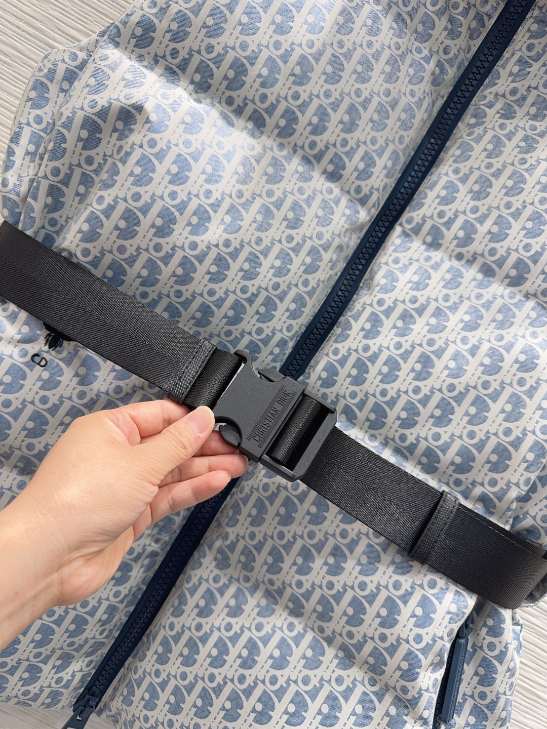 🛍️ Christian Dio* 👑2025FW新款羽绒马甲 90白鸭绒 整体保暖效果拉满，常规款羽绒