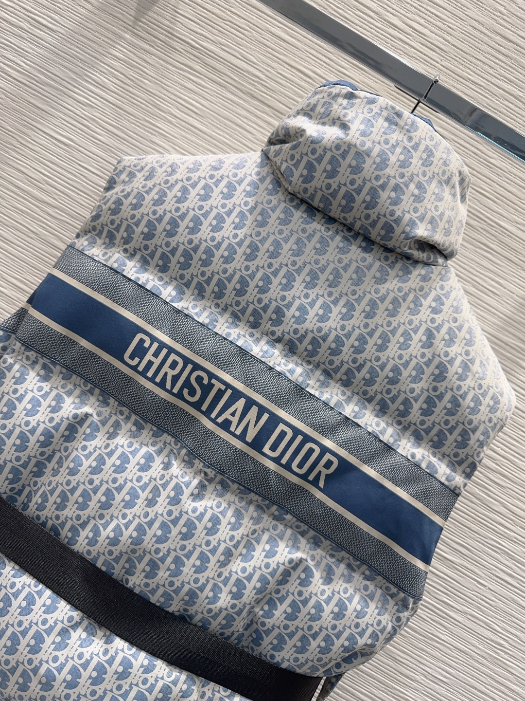 🛍️ Christian Dio* 👑2025FW新款羽绒马甲 90白鸭绒 整体保暖效果拉满，常规款羽绒