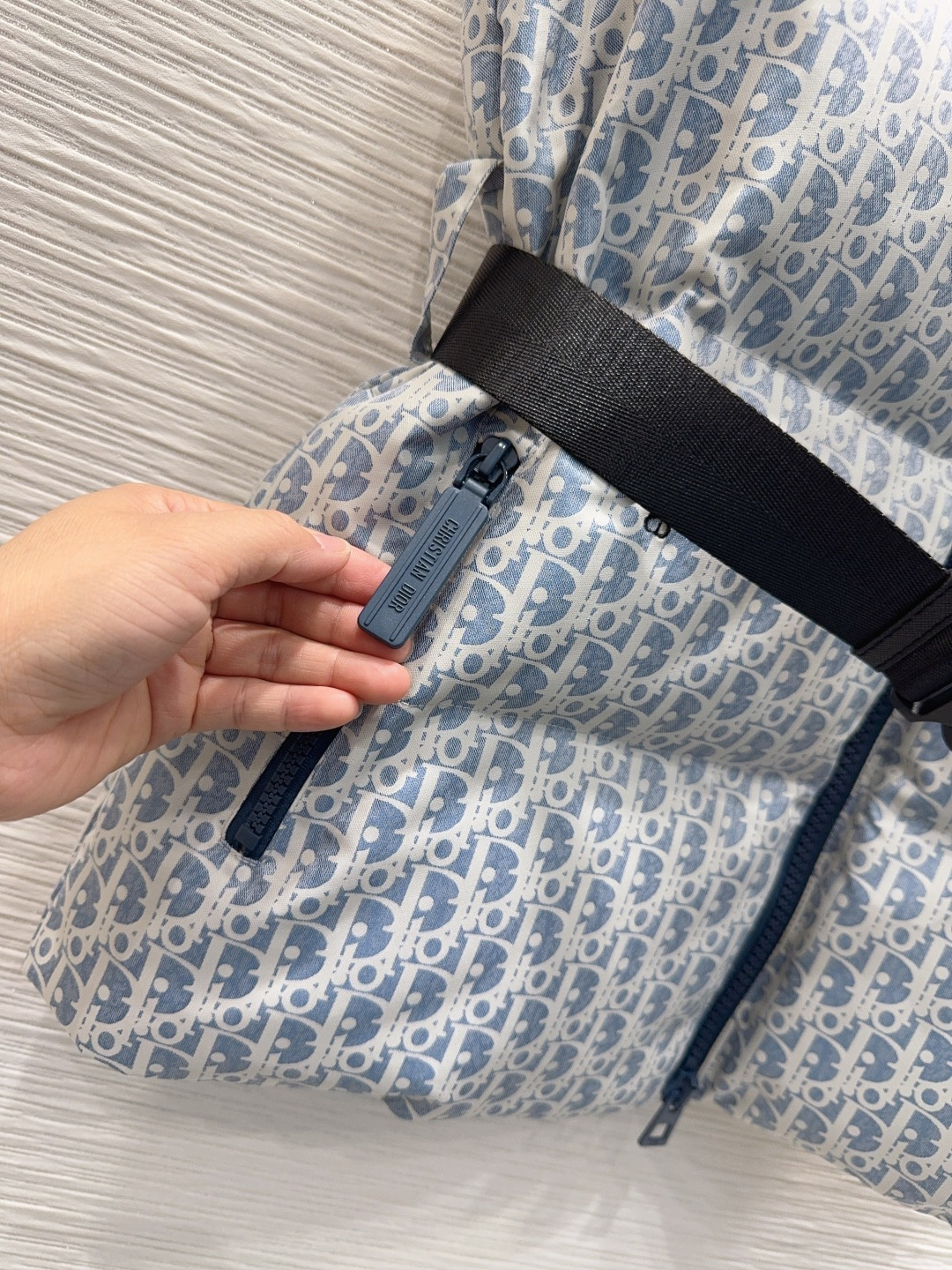 🛍️ Christian Dio* 👑2025FW新款羽绒马甲 90白鸭绒 整体保暖效果拉满，常规款羽绒