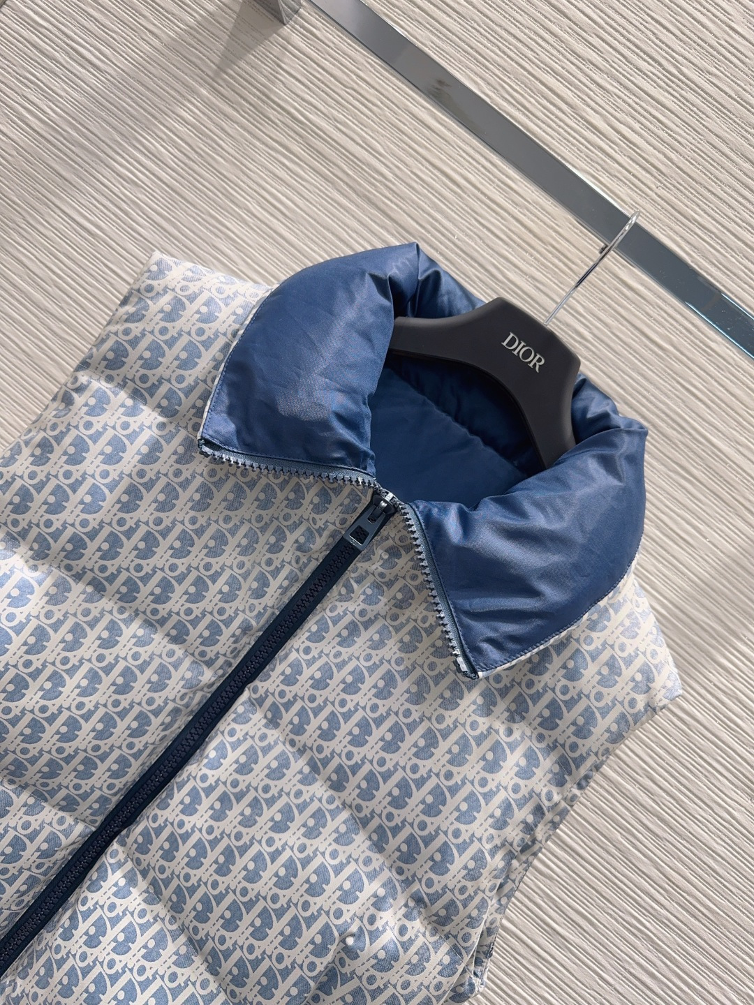 🛍️ Christian Dio* 👑2025FW新款羽绒马甲 90白鸭绒 整体保暖效果拉满，常规款羽绒